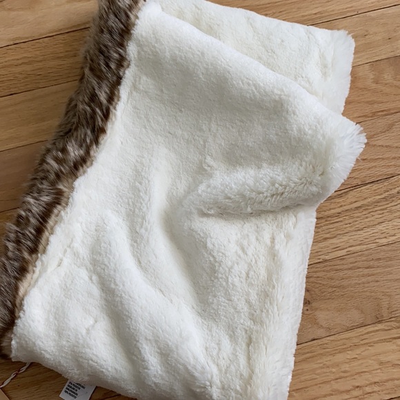 American eagle faux fur reversible scarf - Picture 3 of 3